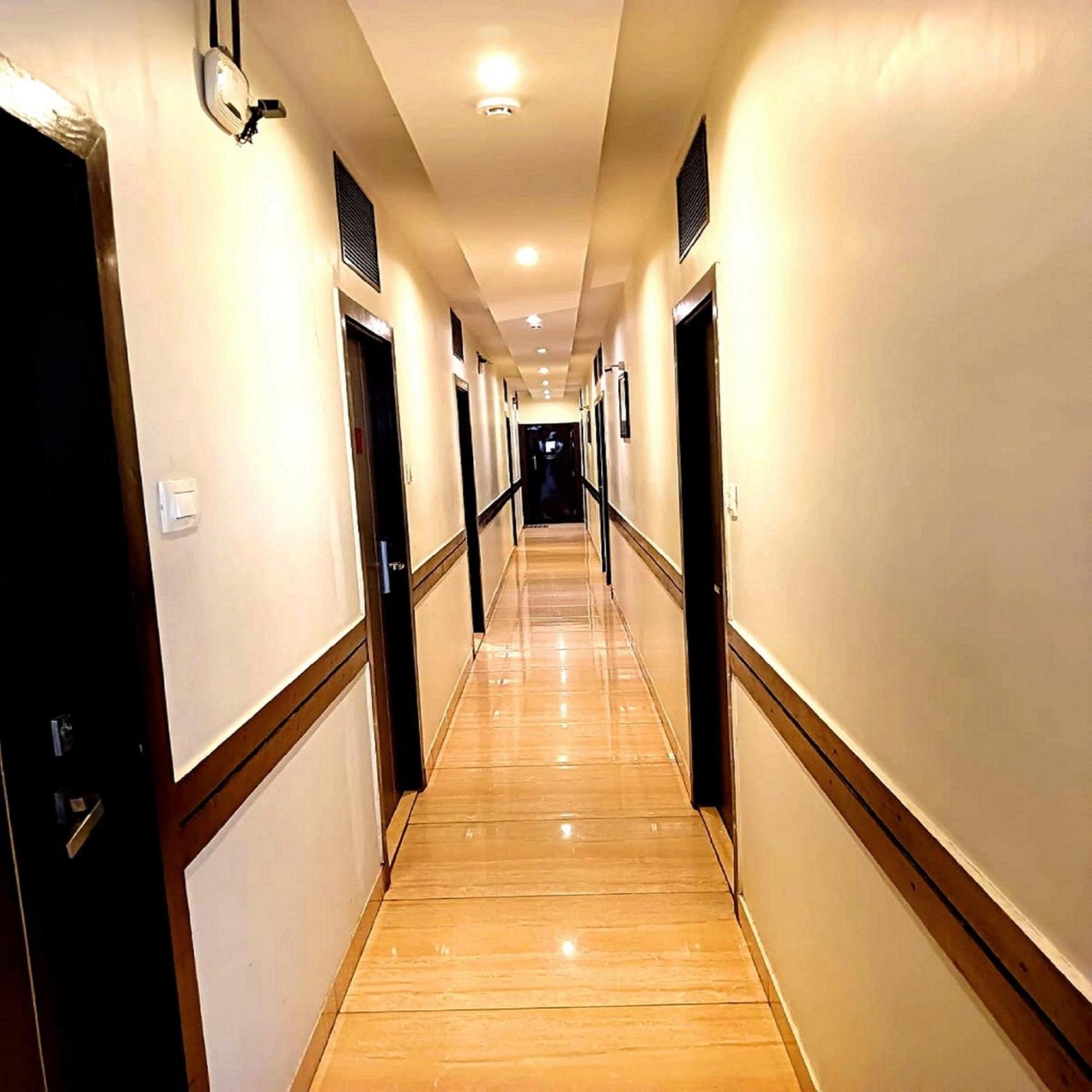 Gateway Inn Мумбаї Екстер'єр фото